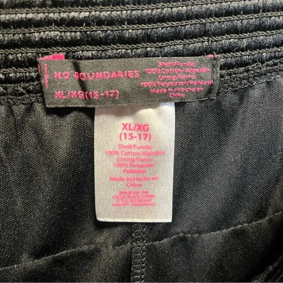 Tiered lace shorts - Picture 7 of 9